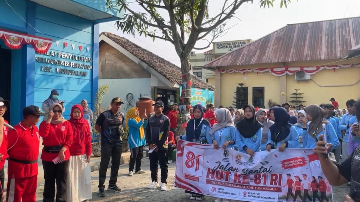 Kegiatan Jalan Sehat Tingkat Kecamatan Wonosalam