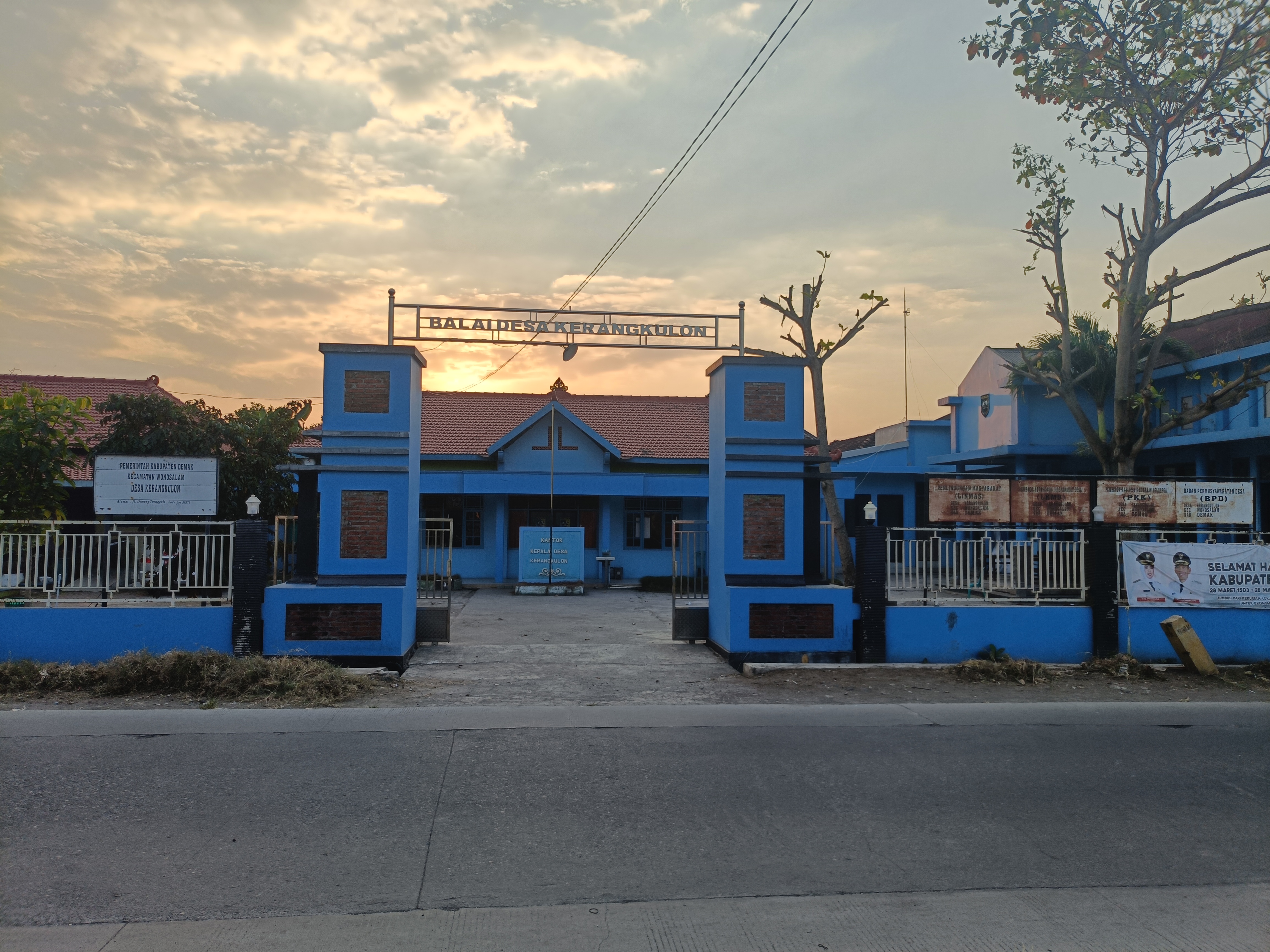 Balai Desa Kerangkulon